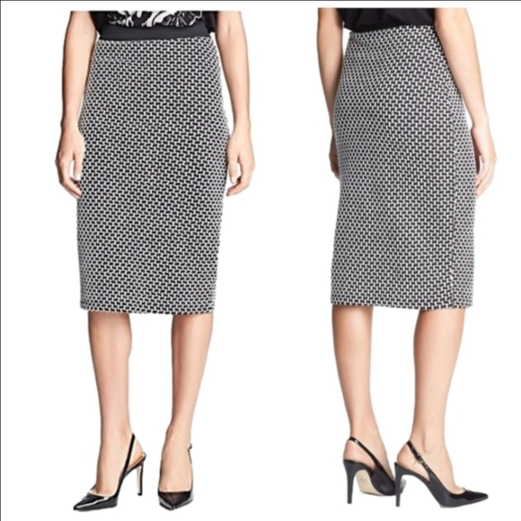5/$20!! Bobeau tube pencil skirt - Picture 1 of 7